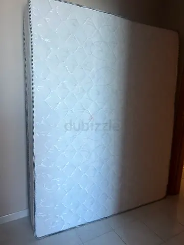 Comfortable Queen Size Mattress for Sale 160/200