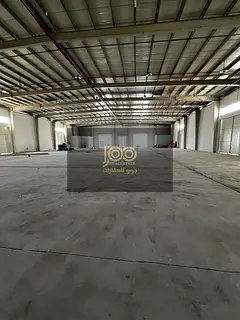 Spacious warehouse in Umm Al Thaub, Umm Al Quwain, ideal for storage or business, secure area, easy