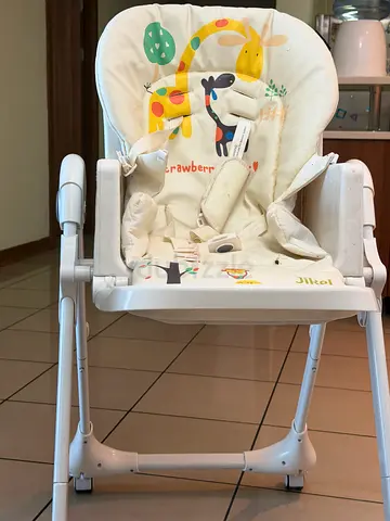 High Chair in Great Condition for Sale
