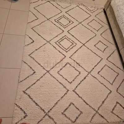 Soft and Cozy Area Rug with Modern Pattern