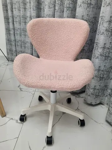 Comfortable Pink fuzzy desk Chair