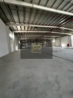 Warehouse for rent in Umm Al Quwain Industrial Area. Mezzanine available with five rooms that can be
