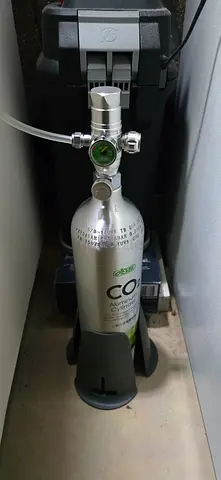 CO2 Gas Cylinder for planted aquarium. Insta 1 liter CO2 cylinder  with regulator 1 month used only