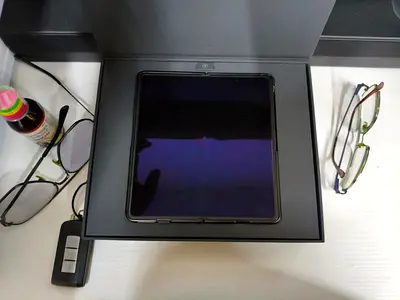 * HONOR Magic V3 – Like New, Full Warranty! *