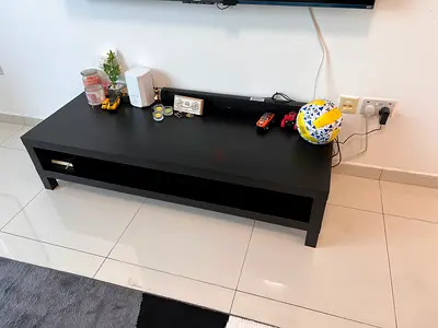 طاولة تلفزيون