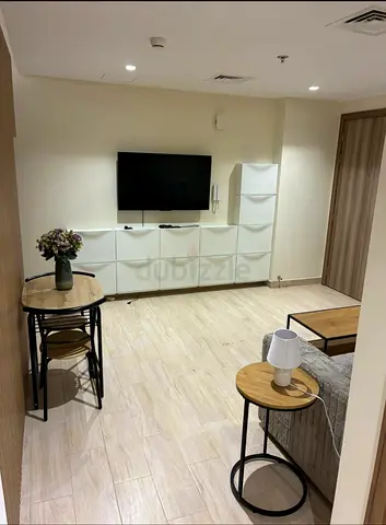 Luxury bed space available for ladies in busniess bay 1700 aed only