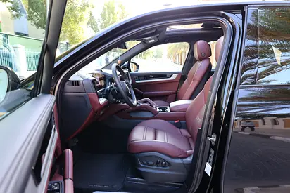 2024 Porsche CAYENNE thumbnail 11