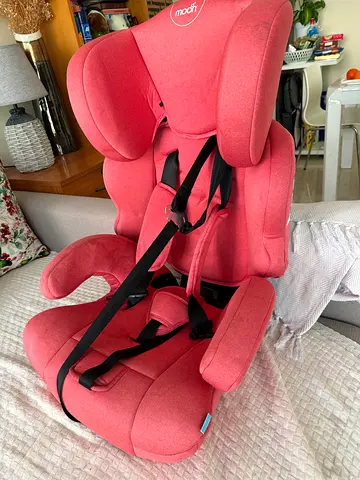 Comfortable Red Baby Car Seat for Safe Travels