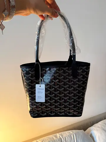 price reduced！！！stunning GOYARD Anjou Mini Bag in Black brand new authentic elegant
