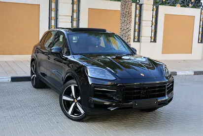 2024 Porsche CAYENNE photo 2