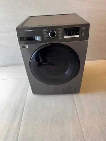 Sumsung washing machine 8 kg washer and 6 kg dryer lasted model almost new excellent condition
