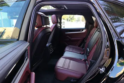 2024 Porsche CAYENNE thumbnail 19