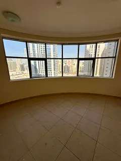2️⃣ Luxury Lakeside Residence | 3 Bedrooms + Free Parking – Al Taawun