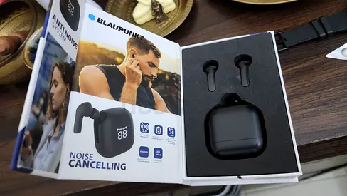 Blaupunkt Noise Cancelling Earbuds with original box