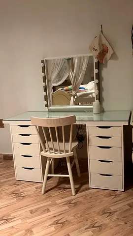 Dresser / makeup table