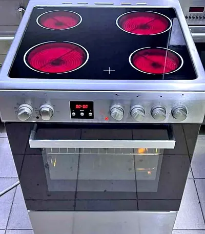 Whirlpool Electric Ceramic Stove 4 Burners 60×60cm Mint Condition