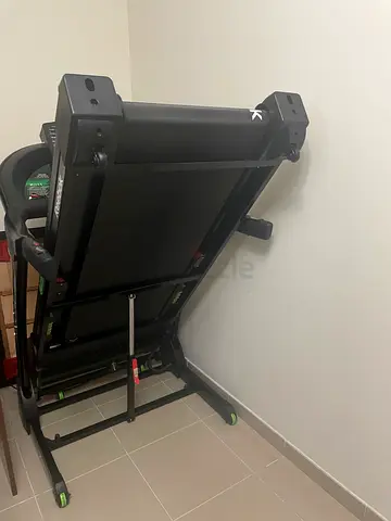 Reebok ZR11 Folding Treadmill – Excellent Condition