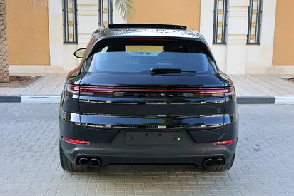 2024 Porsche CAYENNE photo 9