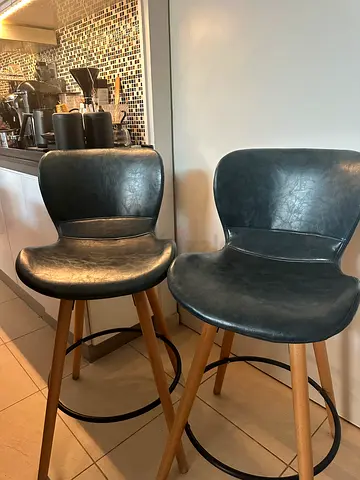 Set of 2 Bar Stools with Wooden Legs