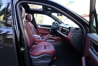 2024 Porsche CAYENNE thumbnail 18