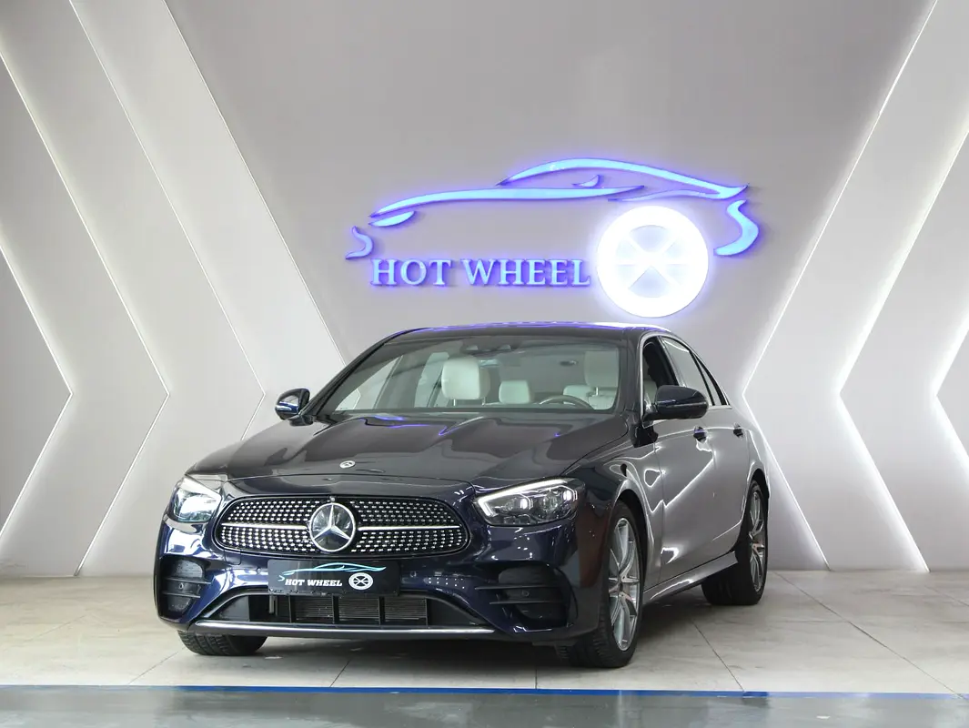 Mercedes-Benz E-Class 2023 — photo 1 of 18