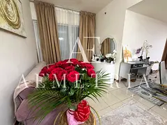 Prime Location l Vacant l Middle Floor