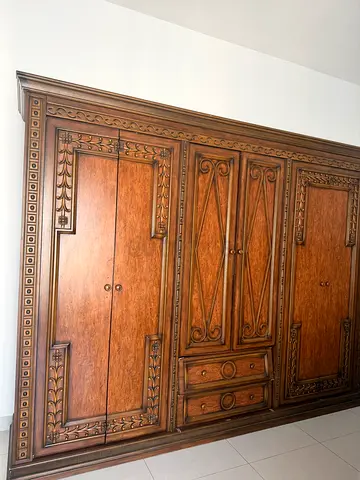 Luxury Solid Wood Wardrobe with Classic Carved Design – Large Size