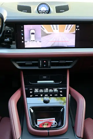 2024 Porsche CAYENNE thumbnail 16