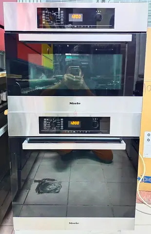 Miele Built-in oven and compact microwave oven Set