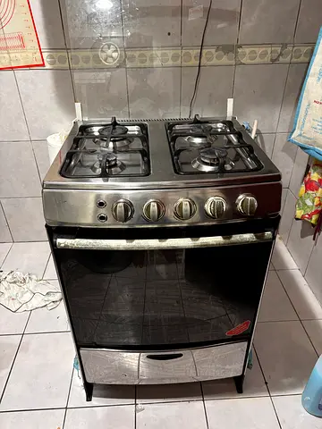 Cooking range 4 burner 300AED