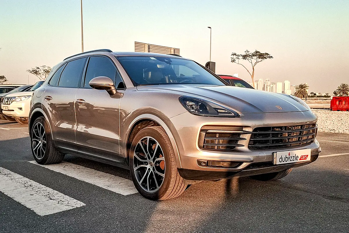 Porsche Cayenne 2019 — photo 1 of 15