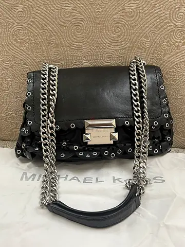 AUTHENTIC MICHAEL KORS LEATHER BAG..