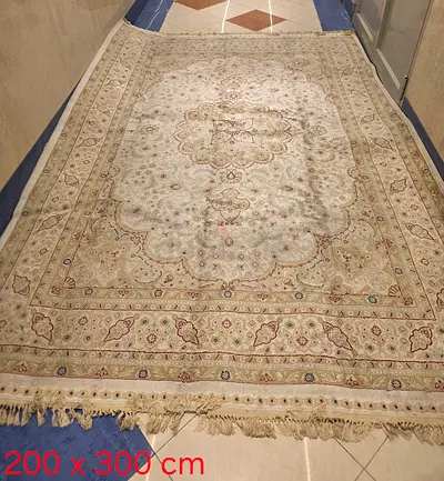 Royal Traditional Area Rug - 200 x 300 cm. Urgent Sale! 100% Flawless. Like New! AED 2K Only.