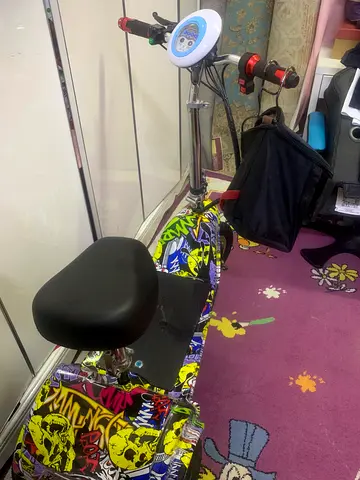 electric scooter with chair charger and bag