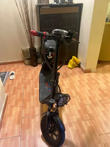 اسكوتر كهرباءي