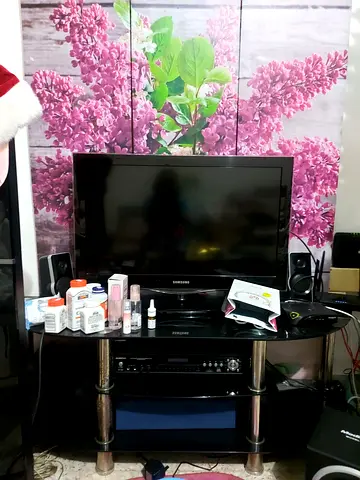 32 Samsung TV  Stand