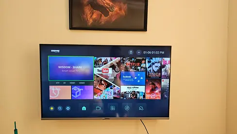 Smart TV with Multiple Streaming Apps