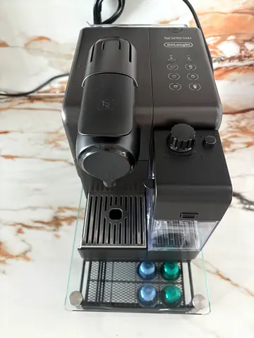Delonghi Nespresso Dolce Gusto Coffee Machine in Great Condition plus capsules drawer
