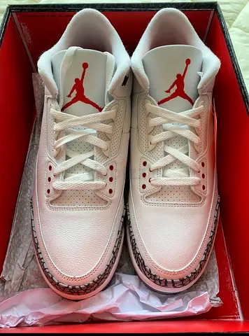 Air Jordan 3 Retro Shoes in Immaculate Condition - NEVER WORN