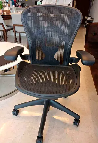 Herman miller Aeron size C fully loaded