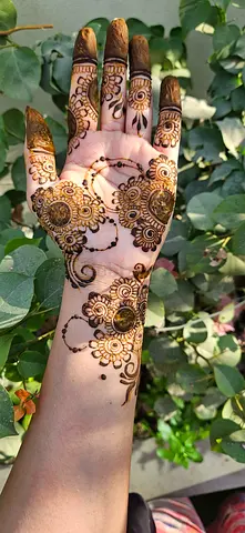 Henna Artist