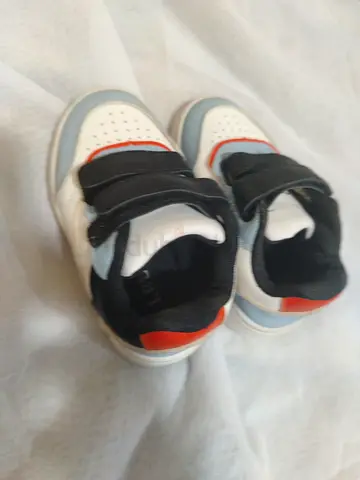 Stylish Kids Sneakers - Comfortable and Trendy. branded bag. Lantern