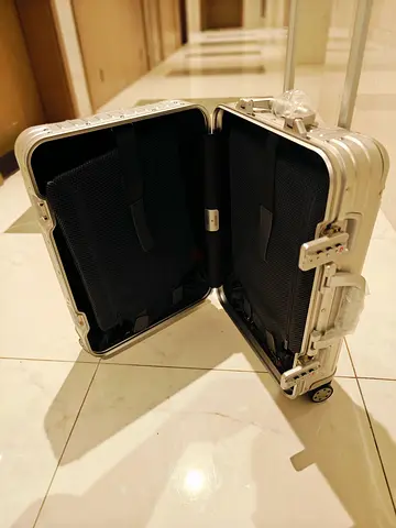 Suitcase aluminum