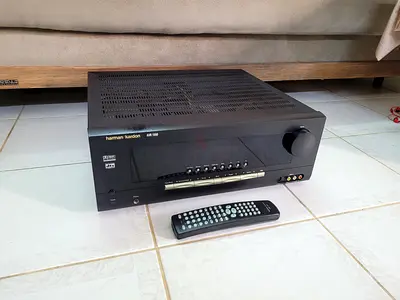 Harman Kardon AVR-1550 Amplifier with Original Remote Control in excellent working condition
