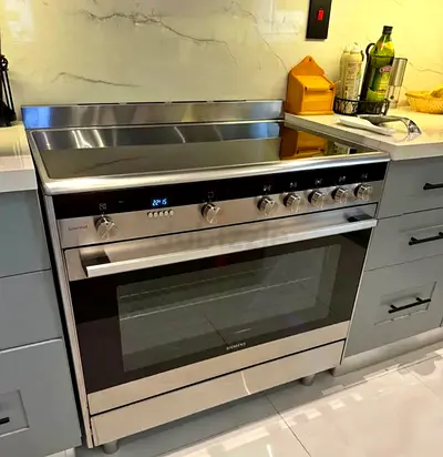 Siemens Stainless Steel Oven - Modern Cooking Appliance