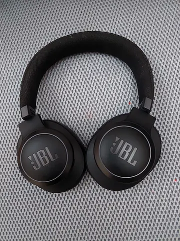JBL Live 770NC Wireless Over-Ear Headphones with True Adaptive Noise Cancelling