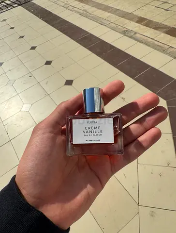 Creme vannila perfume very very long lasting and nice scent for only 50 Dhs never used brand new