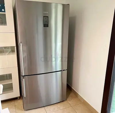 Selling Siemens iQ700 Model top Fridge Bottom Freezer with Digital Clock Stainless Steel Body