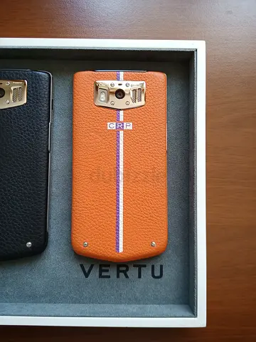Stylish Vertu Constellation V Mobile with Unique Leather Finish