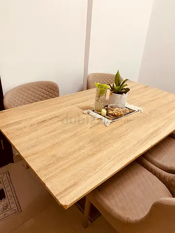 6 seater Sturdy pan emirates Dining Table with 4 stylish Chairs